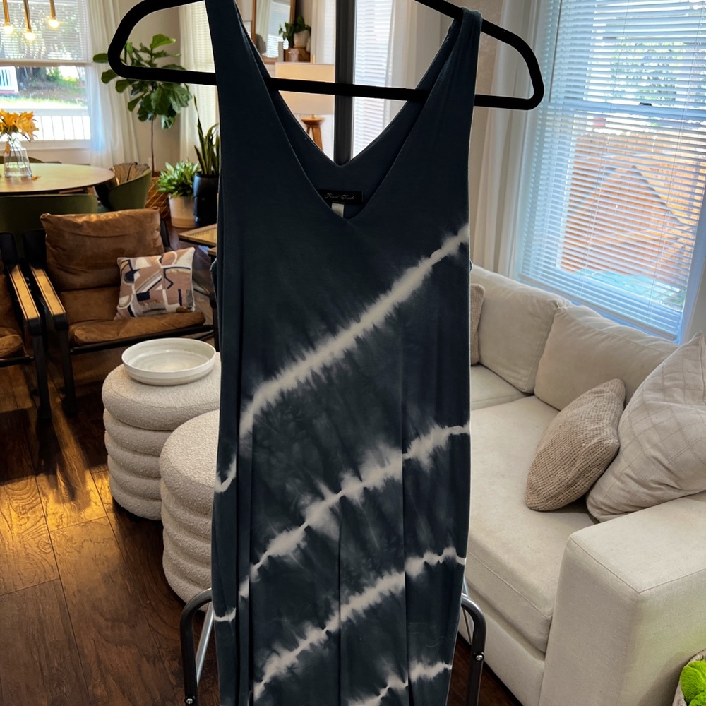 Tie dye semi-form fitting midi. Most comfortable material ever!
